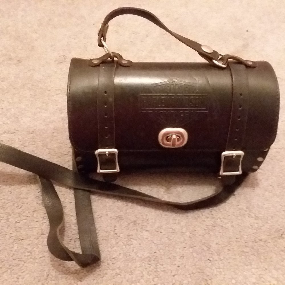 Harley-Davidson Black Leather Barrel Shoulder Bag